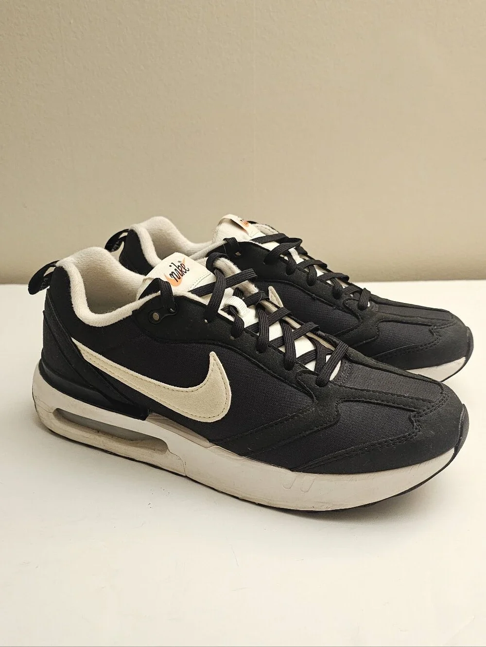 Nike Air Max Dawn Black and Cream Low-Top Air Cushion Sneakers 7Y